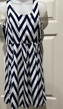 Womens Annabella Dress Size Medium Open Back Shift